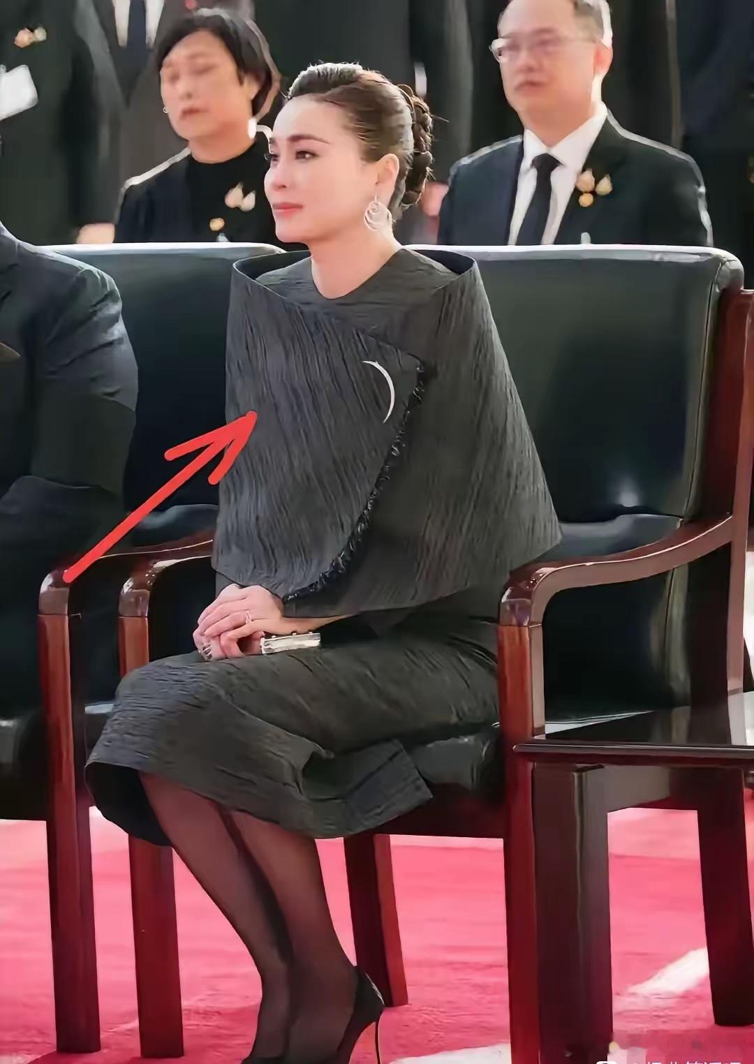 据说这身衣服三十多万…