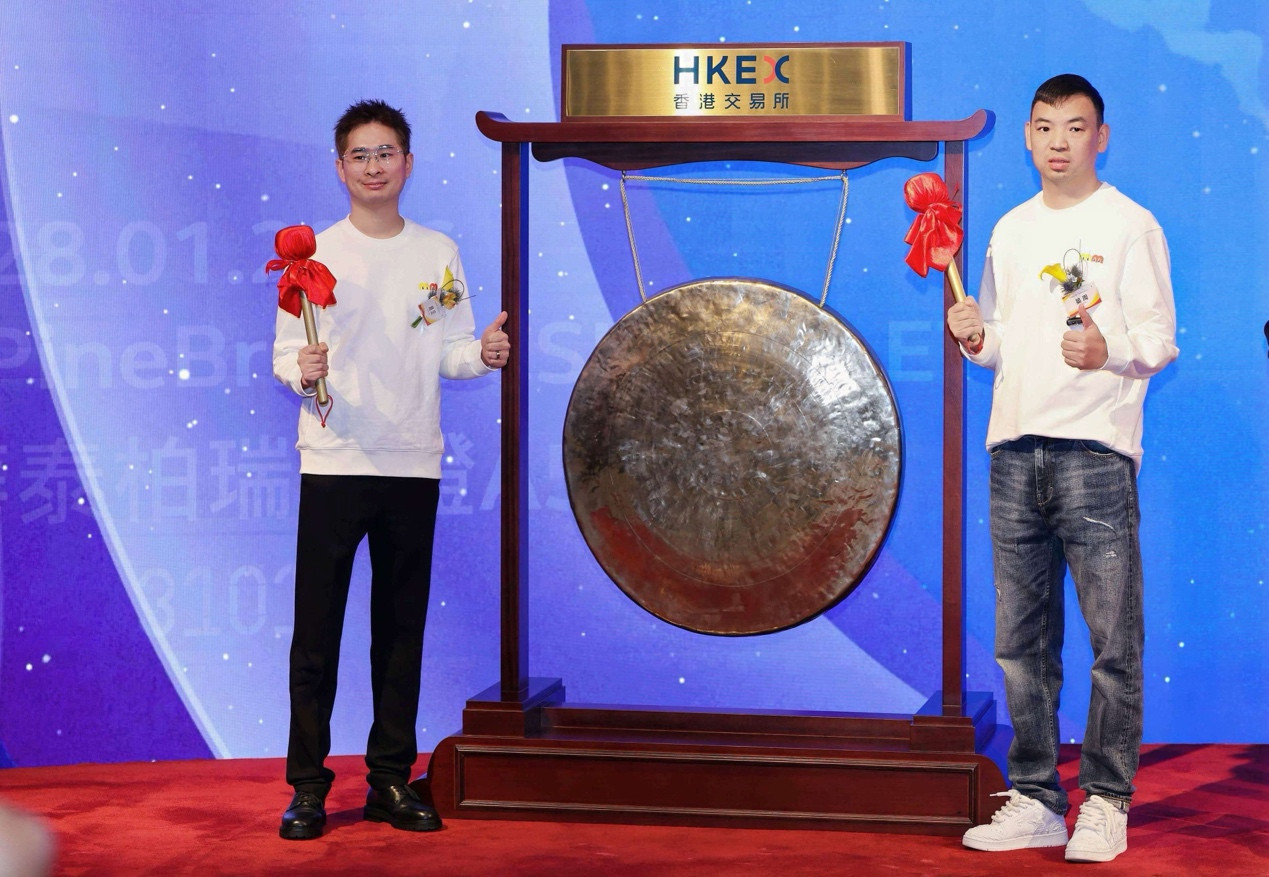 港股'量贩零食第一股'鸣鸣很忙：一袋零食的普惠革命