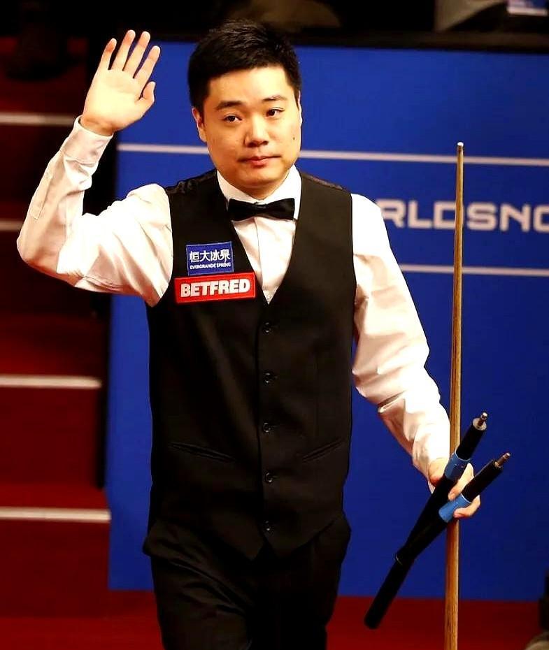 赵心童三冠排第十二，希金斯三十三冠还蹲第六。排名不看谁拿过多少冠军，看的是你上