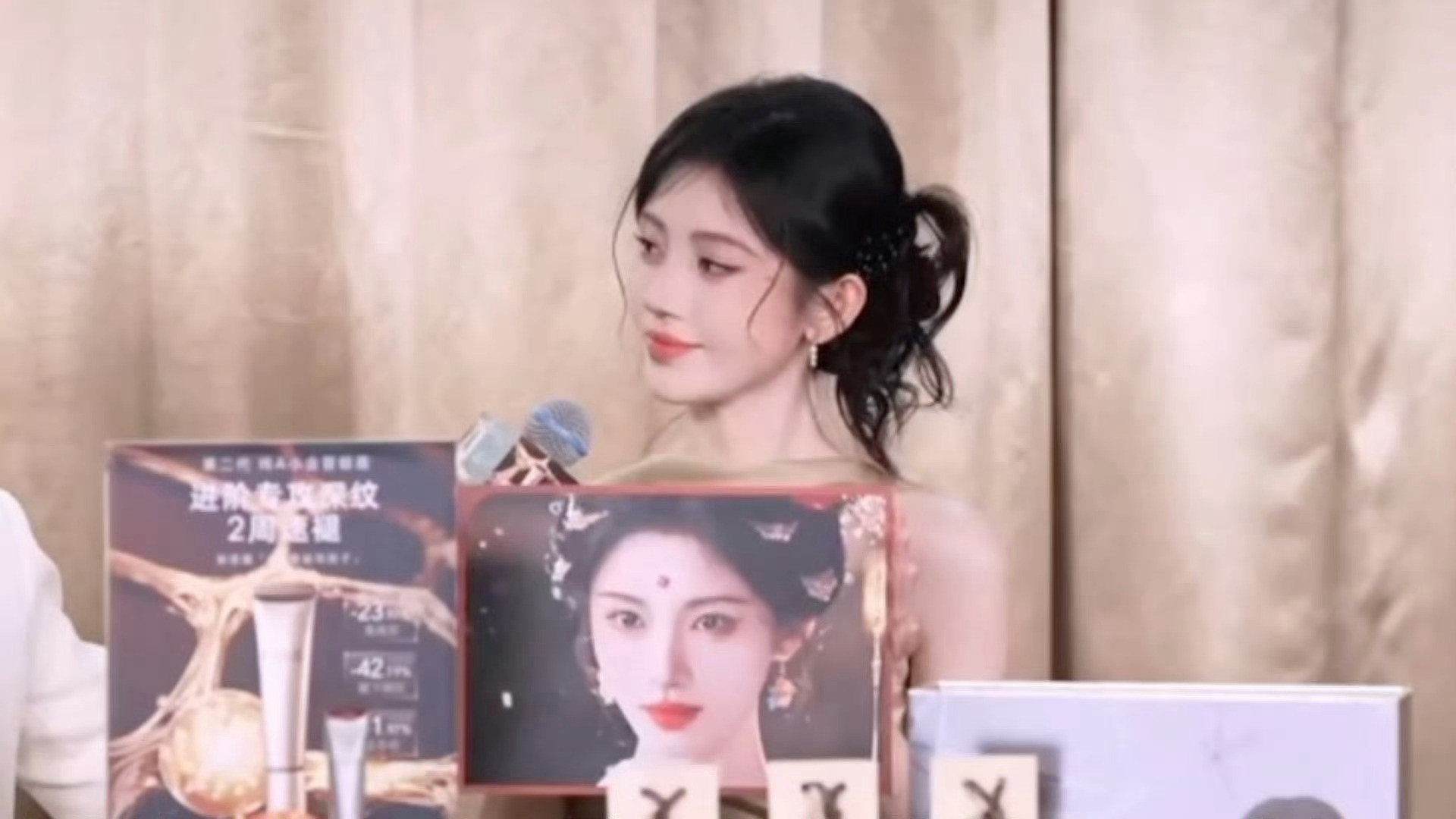 鞠婧祎直播生图状态，真膜拜她的妆造了​​​