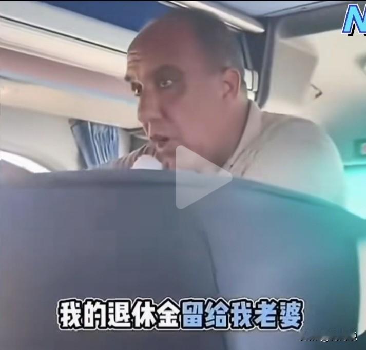 这个会说中文的埃及导游，最近在中国网络上火了。他说，埃及农民退休金一个月1000