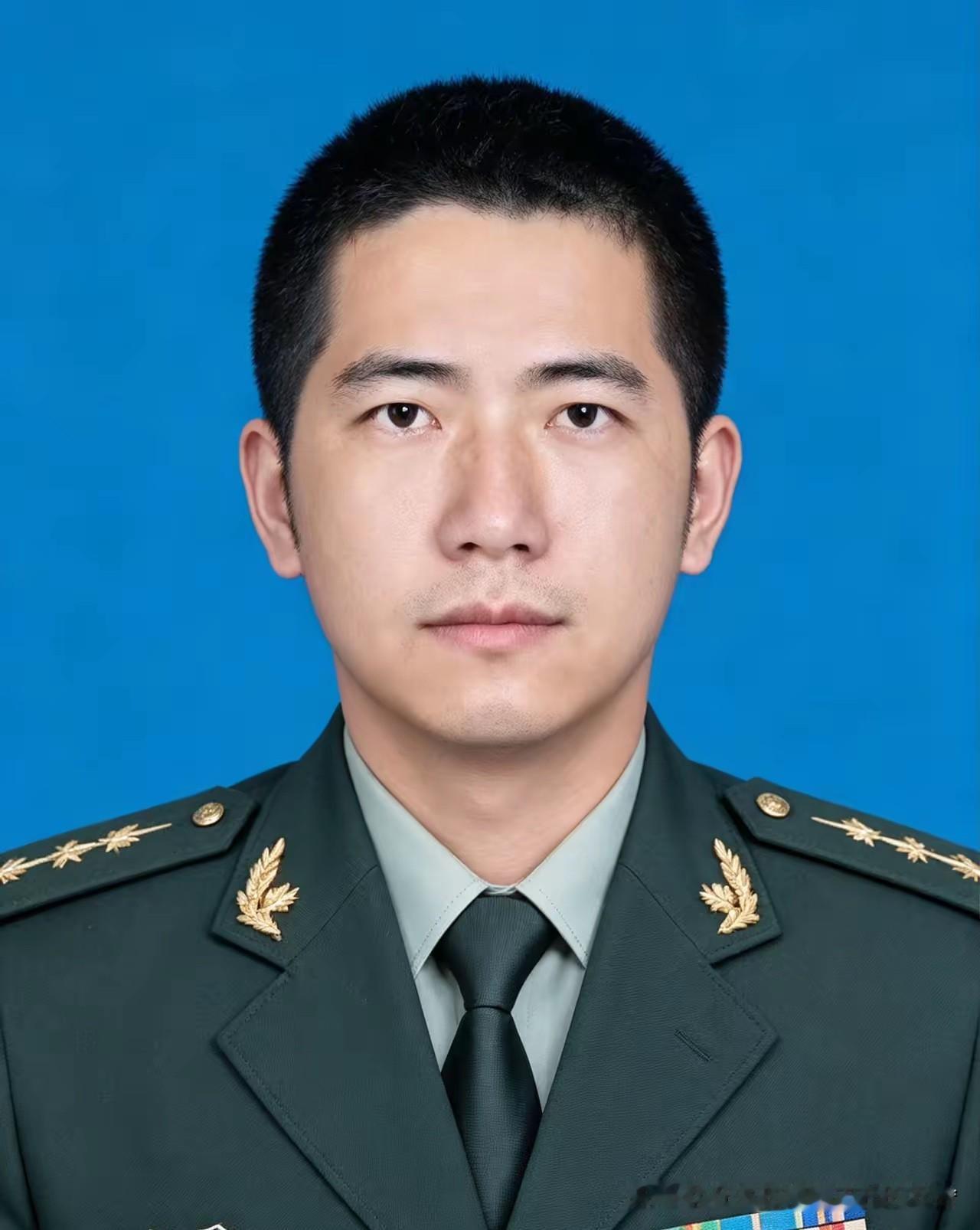 郑俊峰，1990年出生于福建莆田，中共党员。莆田市公安局涵西派出所教导员。20
