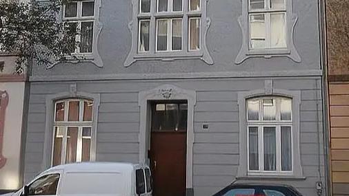 近日在社交平台上引发关注的事件，涉及一位在德国求学的31岁女博士生丽丽及其孩子的