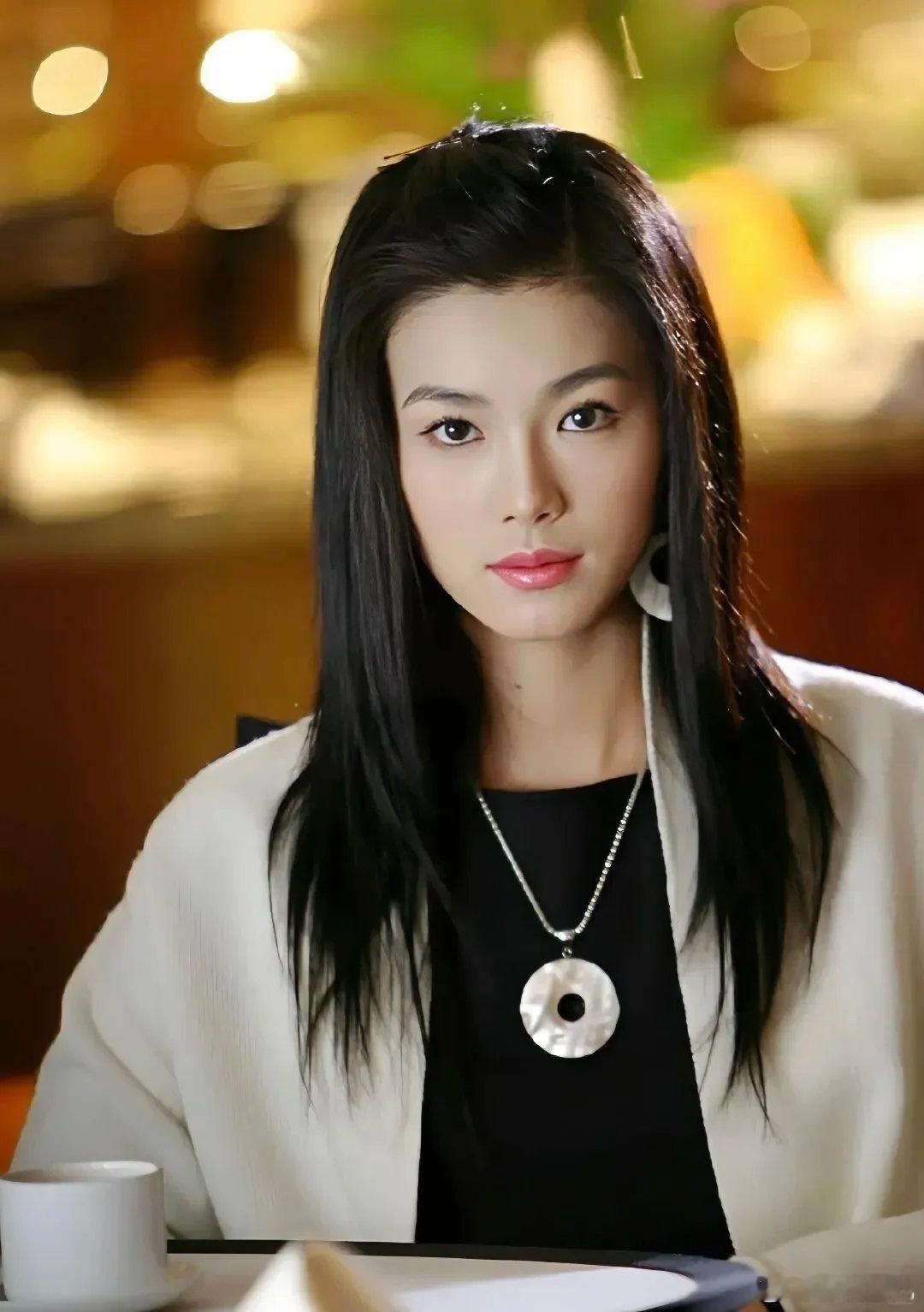 于娜退圈十年归来胖若两人21天重养自己褪去耀眼光环直面现状，勇敢直面自己所有身心