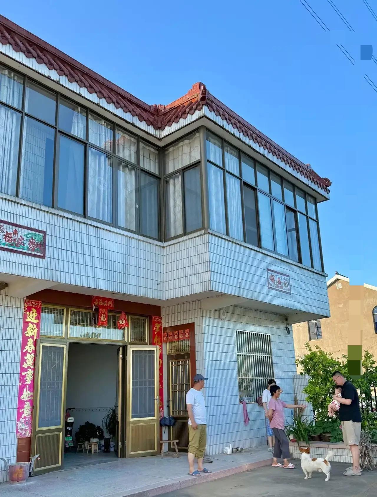 我大姑父77岁了，退休金一个月一万多，身体也很好，可他女儿却犯了愁。一问才知道，