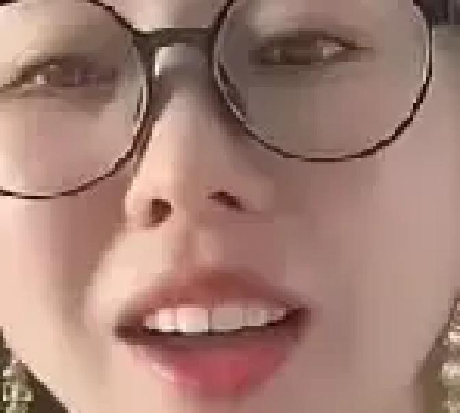 亲婆婆把五岁孙子牵去爬了两小时山，还剪成视频发抖音，配文娃娃要从小练意志，点赞飙