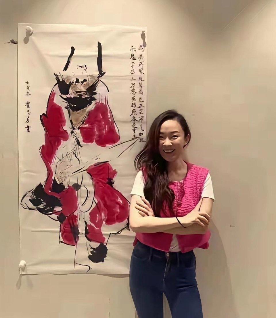 霍思‎燕画画的本事，跟‎‏‌王诗‎龄⁠有得‌‌一‎‍拼了。​​​