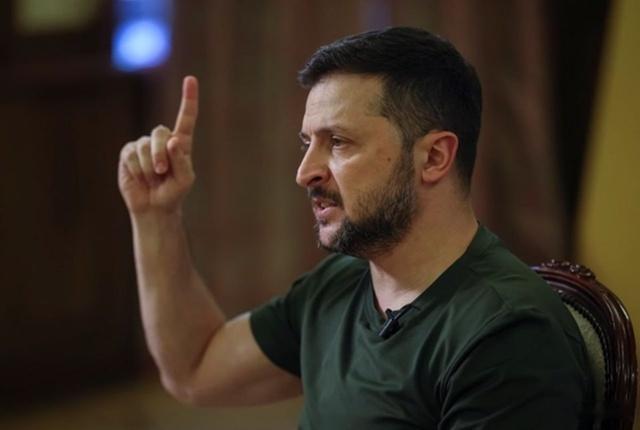 泽连斯基说,在大本营会议上,决定扩大乌克兰远程武器对俄罗斯领土的地理打击。泽连斯