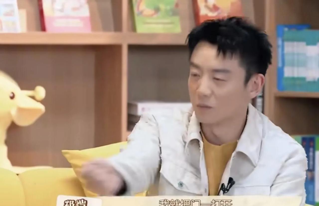 女儿半夜不睡想出去玩，郑恺做法绝了！郑恺谈女儿，说：“有一次就是翻来覆去不睡，