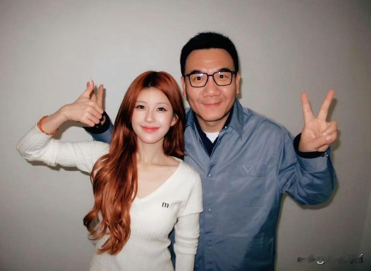 银河酷娱倒闭是应该的😂除了赵露思一个都不认识……赵露思现在的经纪人兼老板李