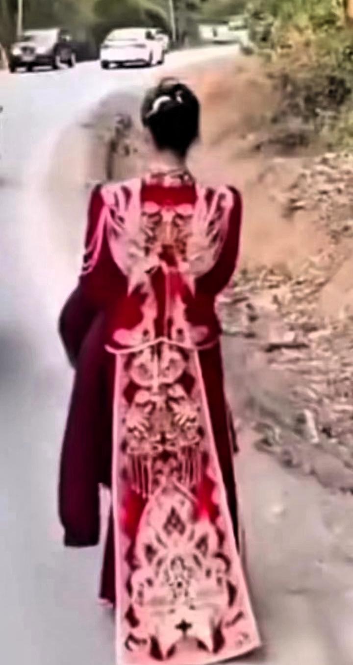 寒心！远嫁的女子婚礼进行一半时，新娘才得知，新郎已有两个孩子，这件事让很多人感到