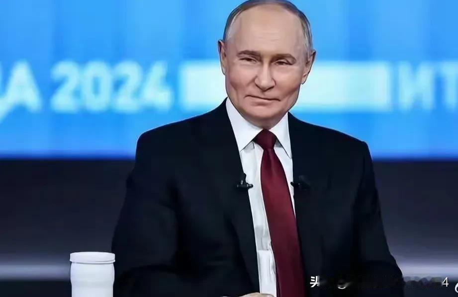 普大帝终于不嘴硬了，在年度记者大会上，首次公开承认“恋爱了”幸福的表情在这位