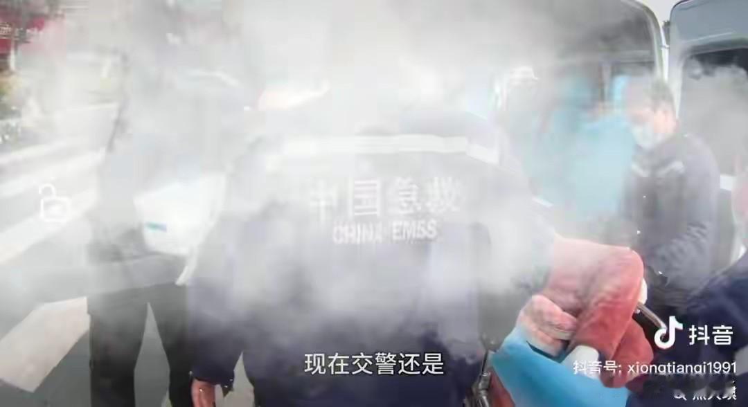 上街碰瓷被儿子怒吼的患癌老太去世了儿子：给她换完尿布，取了快递回来人不在了