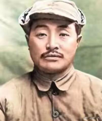1939年旅长任命，贺龙提名老红军，毛主席却反问：送四千大洋的财主去哪了？