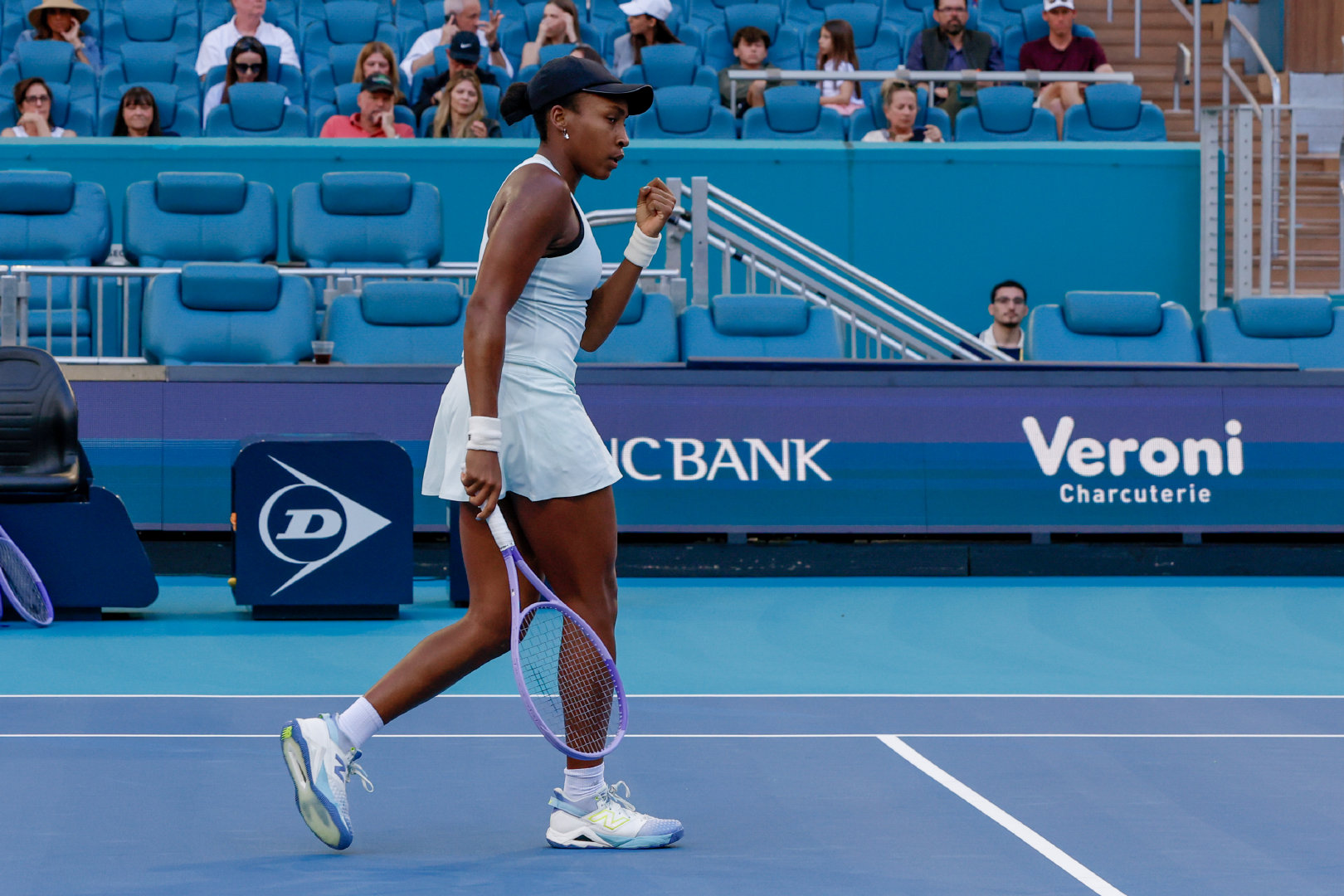 高芙成功复仇🧢WTA1000迈阿密站第二轮，4号种子高芙克服先丢一盘且决胜盘先