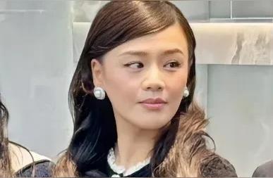 37岁马思纯线下活动造型“翻车”，咋回事？家人们，咱就是说，最近37岁的马思纯