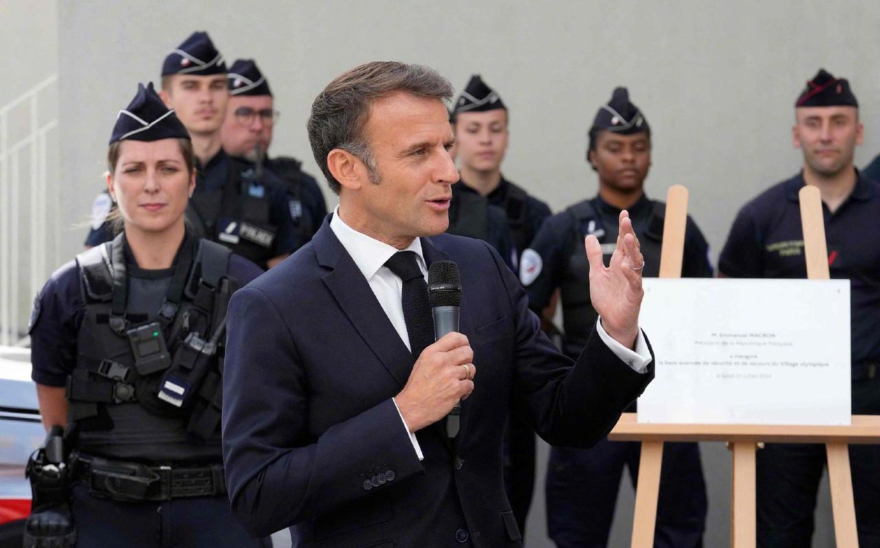 法国最近出了件让人背后发凉的事。他们国家最机密的一些人员——像情报官、核潜艇兵、