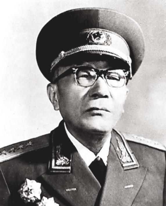 1981年，有人想动手否定毛主席，胡乔木提出不再称“毛主席”，改叫“毛泽东”，但