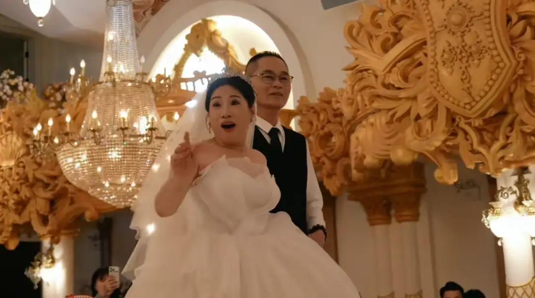 破防了，广东，一位57岁女子受子女的邀请去参加朋友的婚礼，本以为就是去吃个席，万