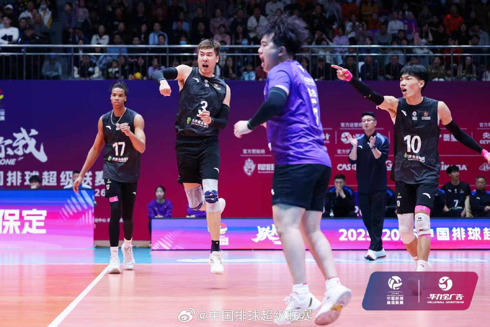 排球排超联赛天津男排开创历史，获得联赛冠军！决赛第三场，第四局天津男排25比2