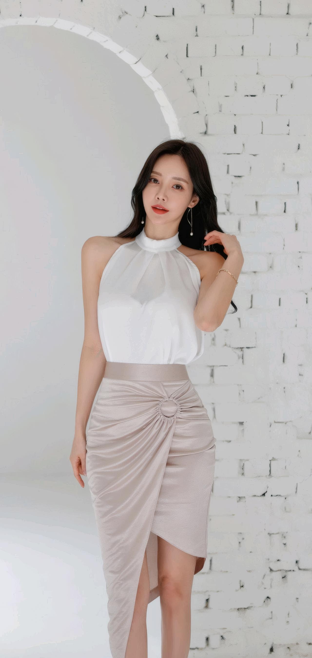 优雅银色交叉裙，气质满满，时尚穿搭指南