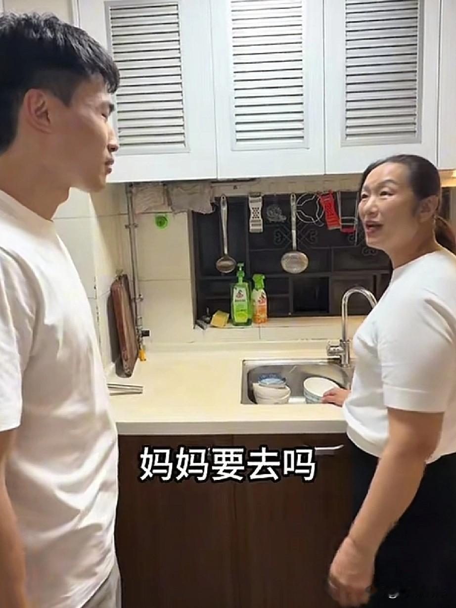 谢浩男家已经江郎才尽，只好再次把海军的妈妈请出来博眼球，拉流量！他们会如愿吗？