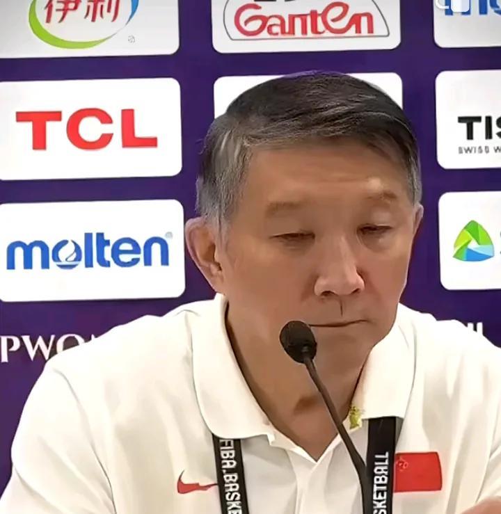 什么事就怕赶巧。赶巧中国女篮亚洲杯失利，赶巧世界大运会中国女篮夺冠，站到了最高领