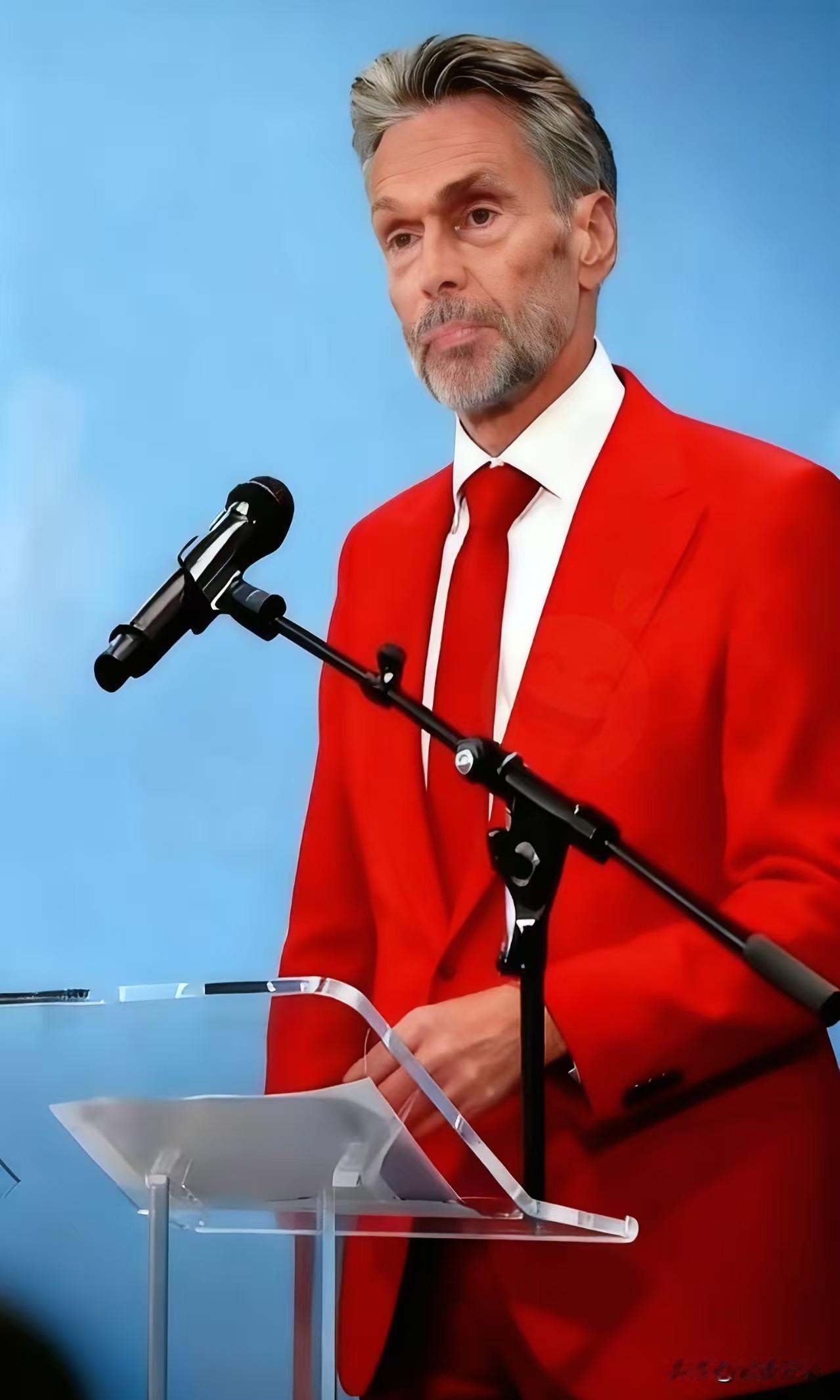 摊牌了，不装了。ASML彻底封了光刻机出口的路。之前还有人幻想通过稀土谈