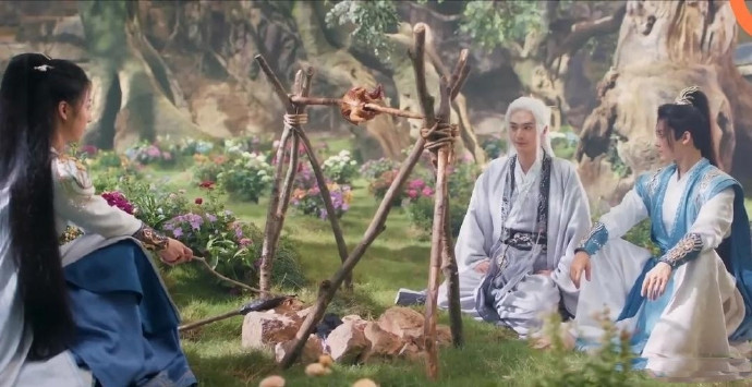 电视剧离谱啊，烤个鸡放这么高，能不能有点生活常识