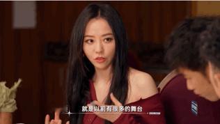 张靓颖边唱歌边拔高跟鞋亚洲新声被张靓颖的舞台翻车故事整破防！鞋跟卡缝时她强装镇