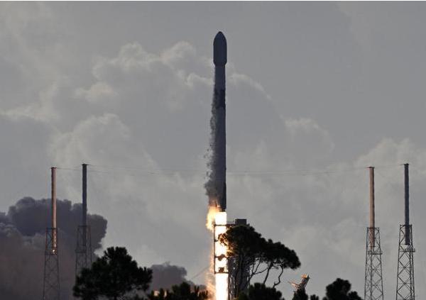 1月9日，美国联邦通信委员会（FCC）在一天之内火速批准SpaceX新增部署75