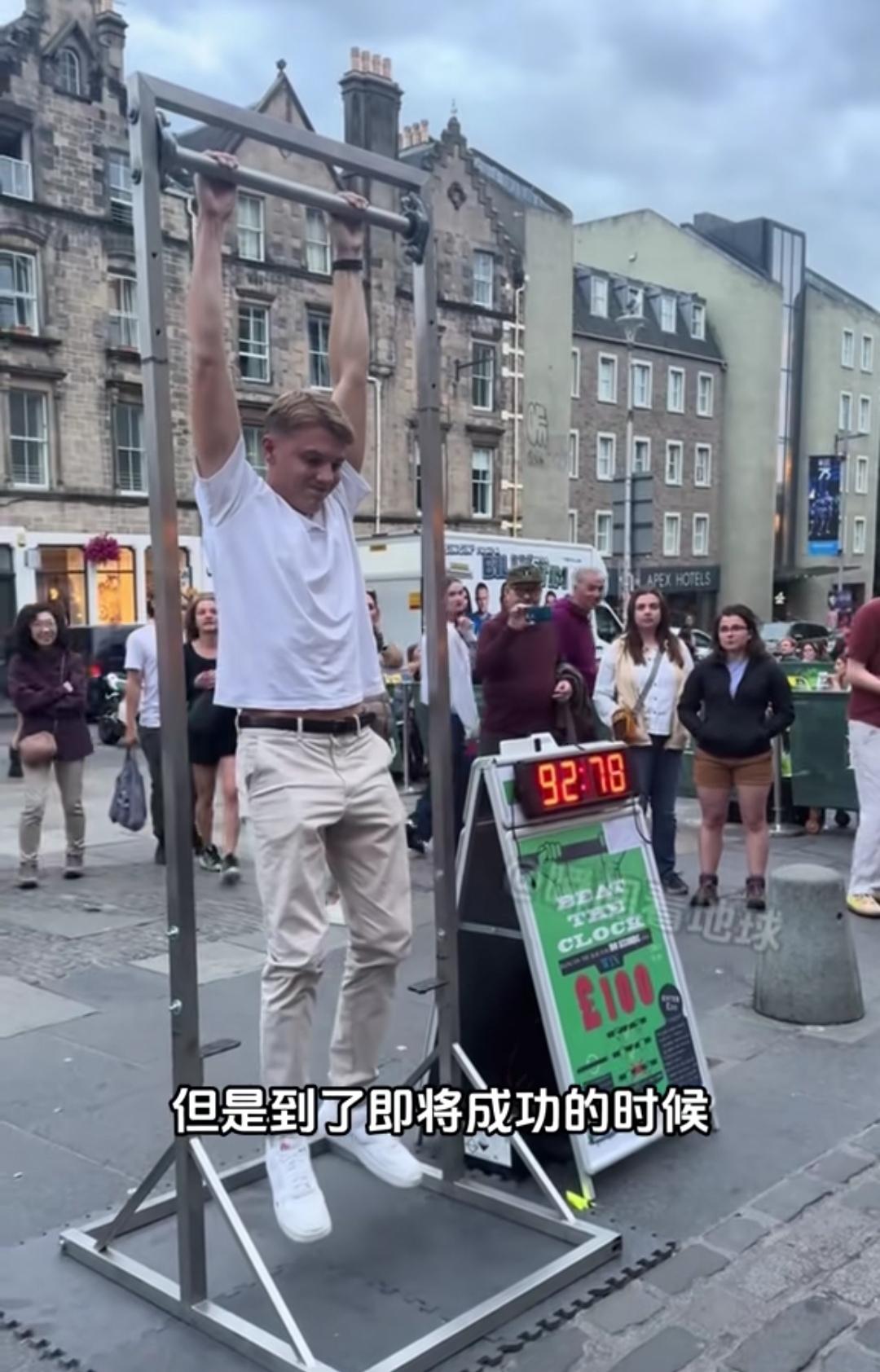 骗子骗术多，招招不一样。（如图所示）在英国街头，出现了一种新型骗局，只要十英镑