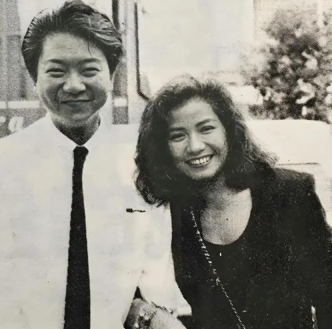 第一次看到这些神级同框！蔡澜相册里藏着张国荣歪头笑的瞬间、李连杰搂肩的搞怪照，连