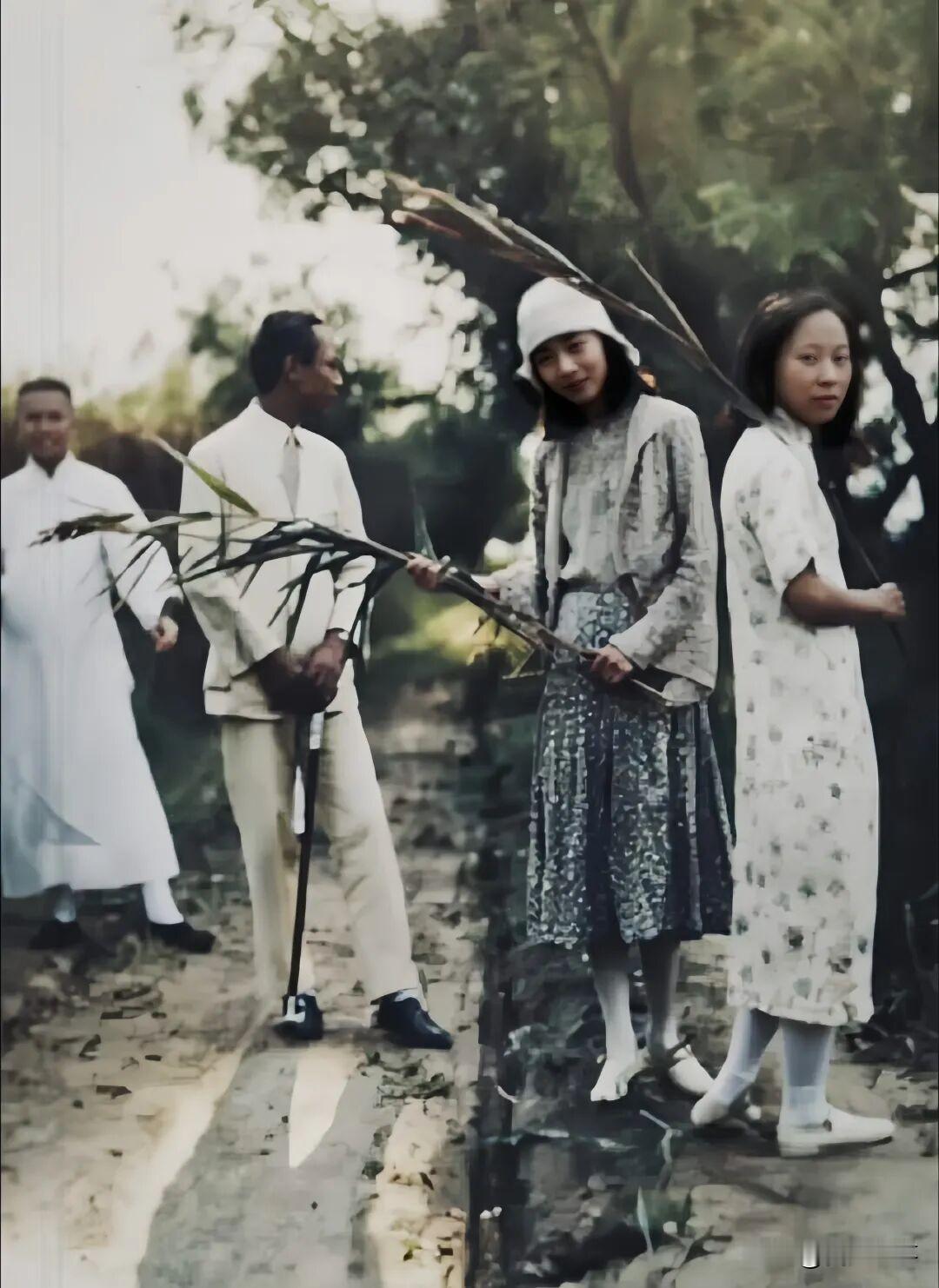 婉容在天津的日子，没有条条框框的约束，这座城市也为她打开了另一种人生。出宫后的婉