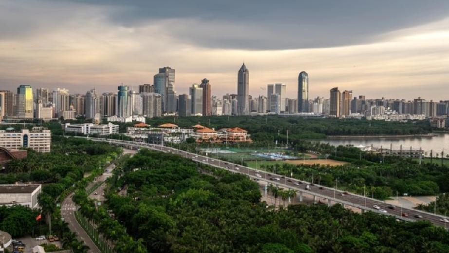 大家发现没有，同样是买房，在海口和三亚的朋友聊起来，完全是两种画风：海口的朋友聊