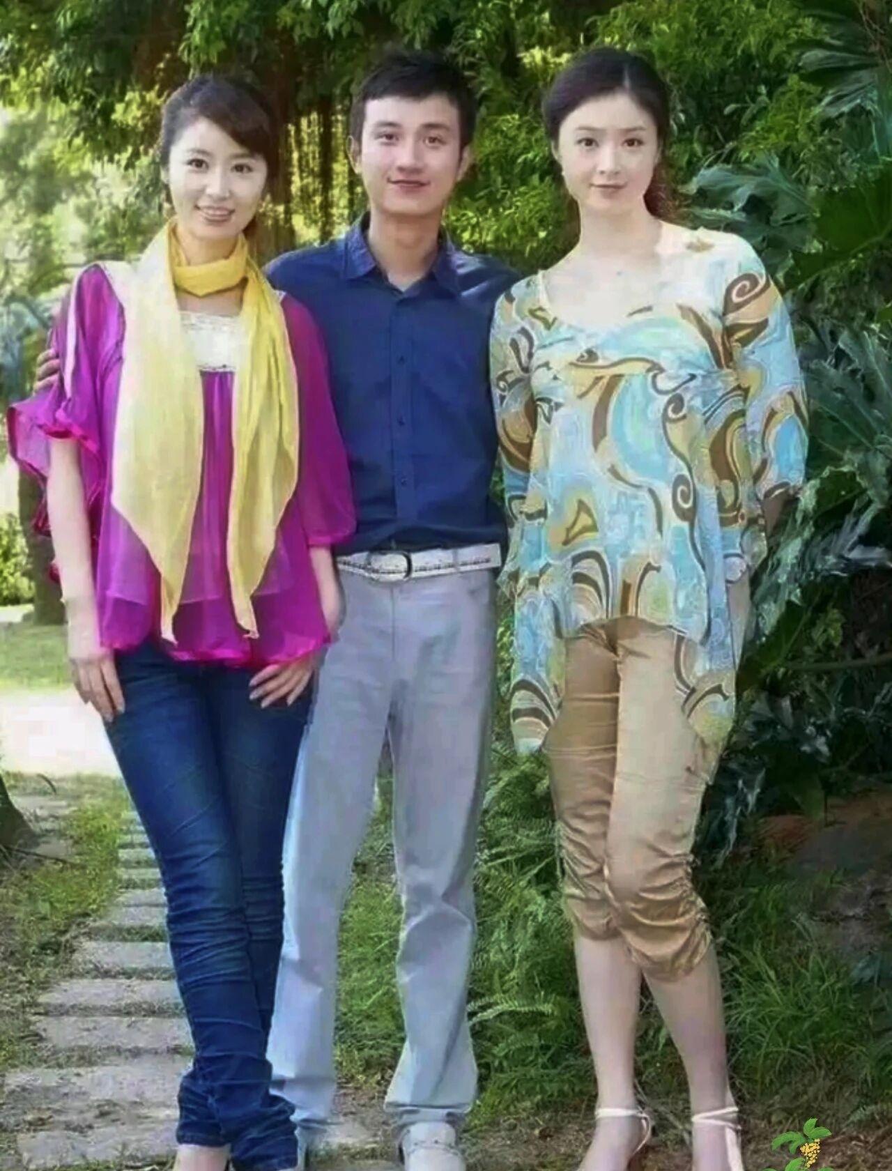 翻到林心如和蒋欣早年同框旧照，一下子被戳中了！没有团队过度包装，没有重度修图，美