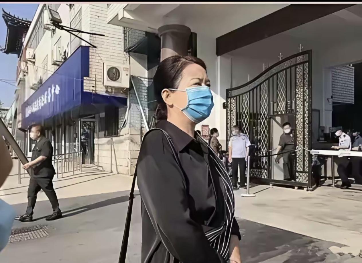 哎，姐姐们家人们早晨好；你们发现没？现在有些人啊，Z可怕的不是他干坏事，而是他