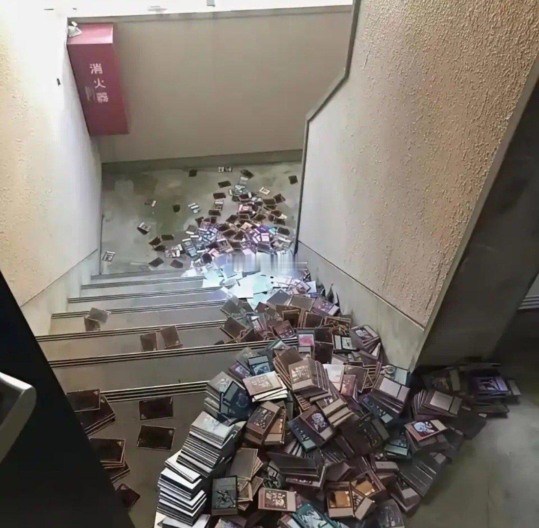 因为这个，女儿已经一礼拜没理我了，该咋办？在初三女儿床底发现的，我一气之下，全部