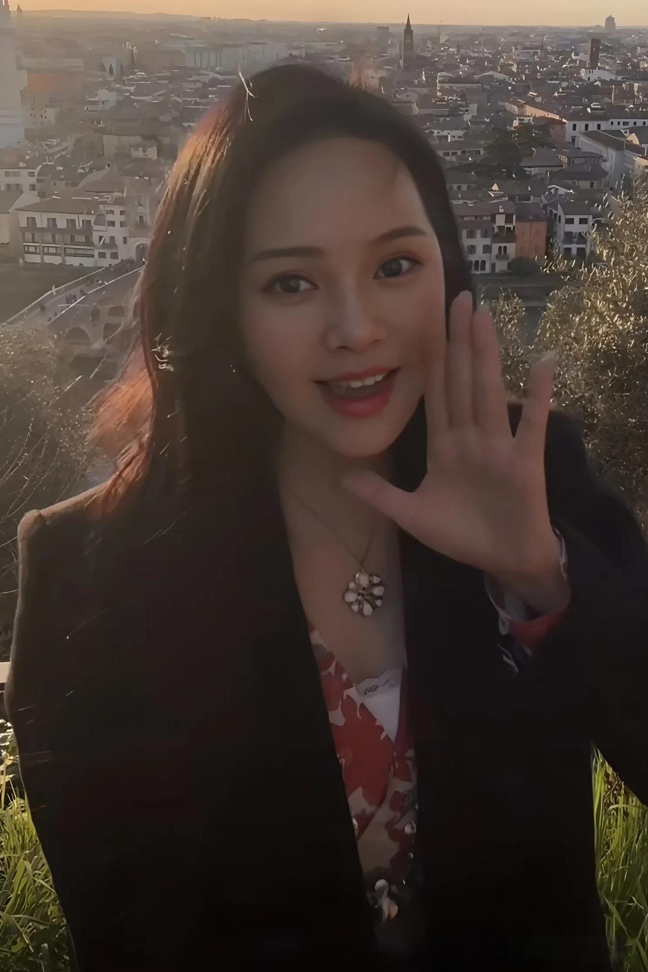伊能静到底吸了秦昊多少元气，才能让已经57岁的她如此年轻啊？明明是她比秦昊大十