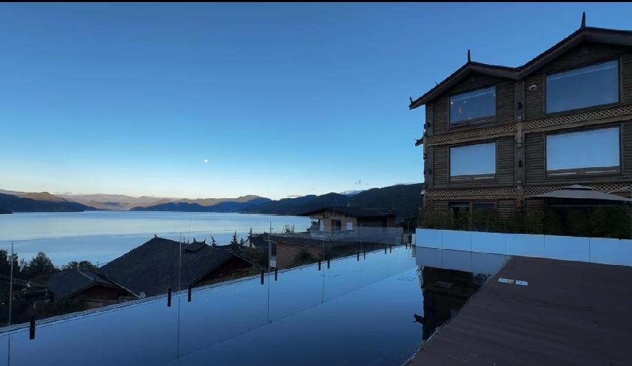 芳芳奉劝大家每天晚上千万不要不要熬夜哪怕每天晚上，千万不要熬夜，哪怕是一天。有