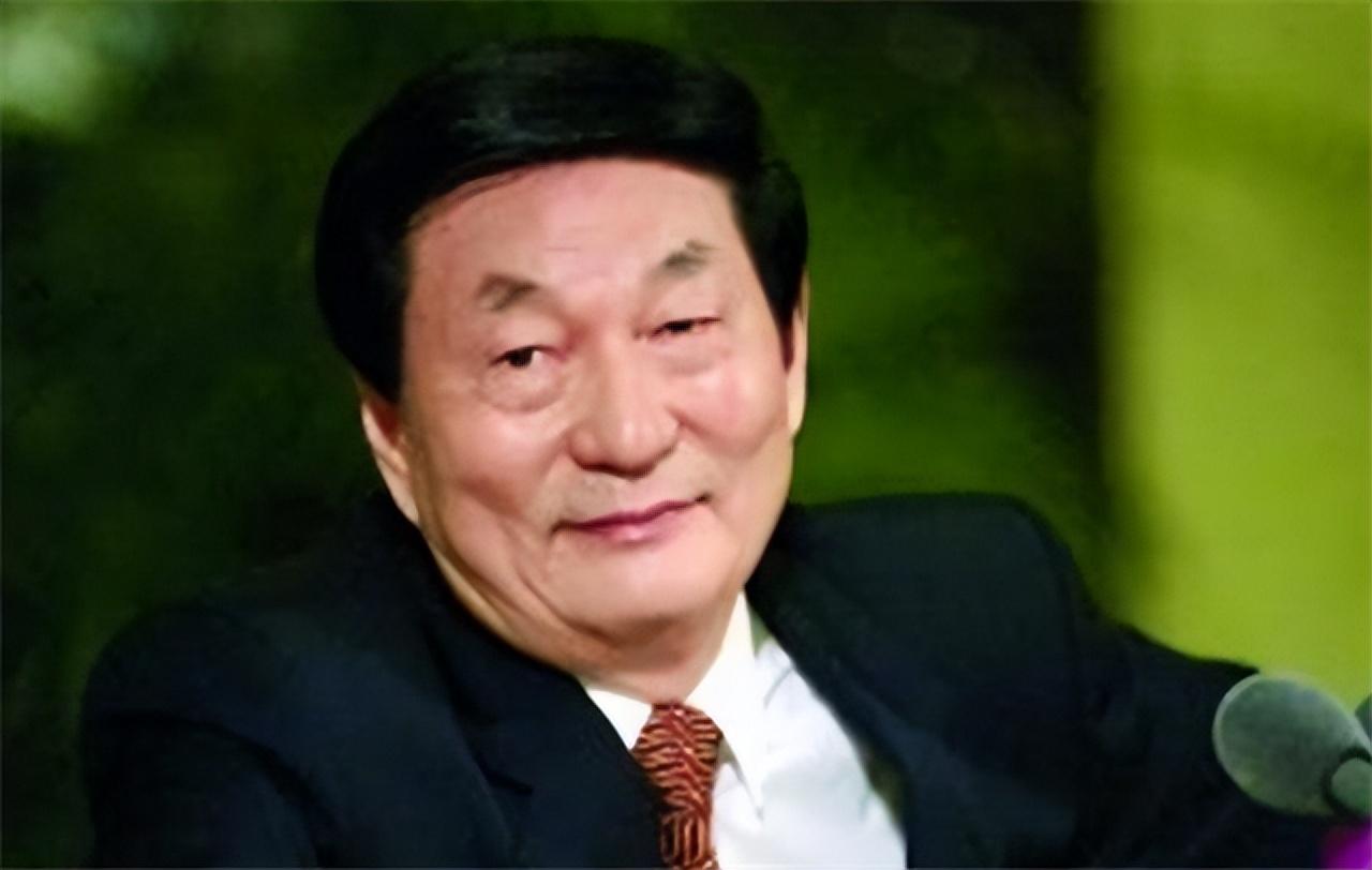 朱镕基曾经说：很多房子老百姓买不起，一万多块钱一平方米，盖了给谁住呀？ 当然