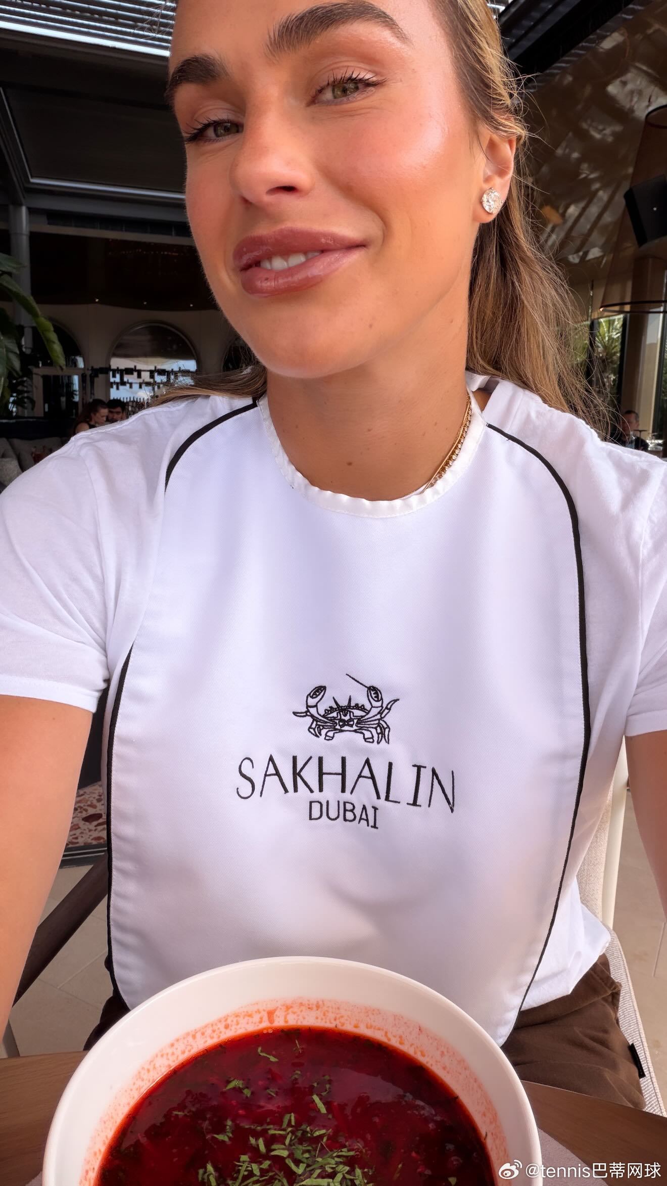 萨巴伦卡ins更新动态目前也在迪拜虎妞在迪拜j1的地中海亚洲风餐厅吃饭，不过这