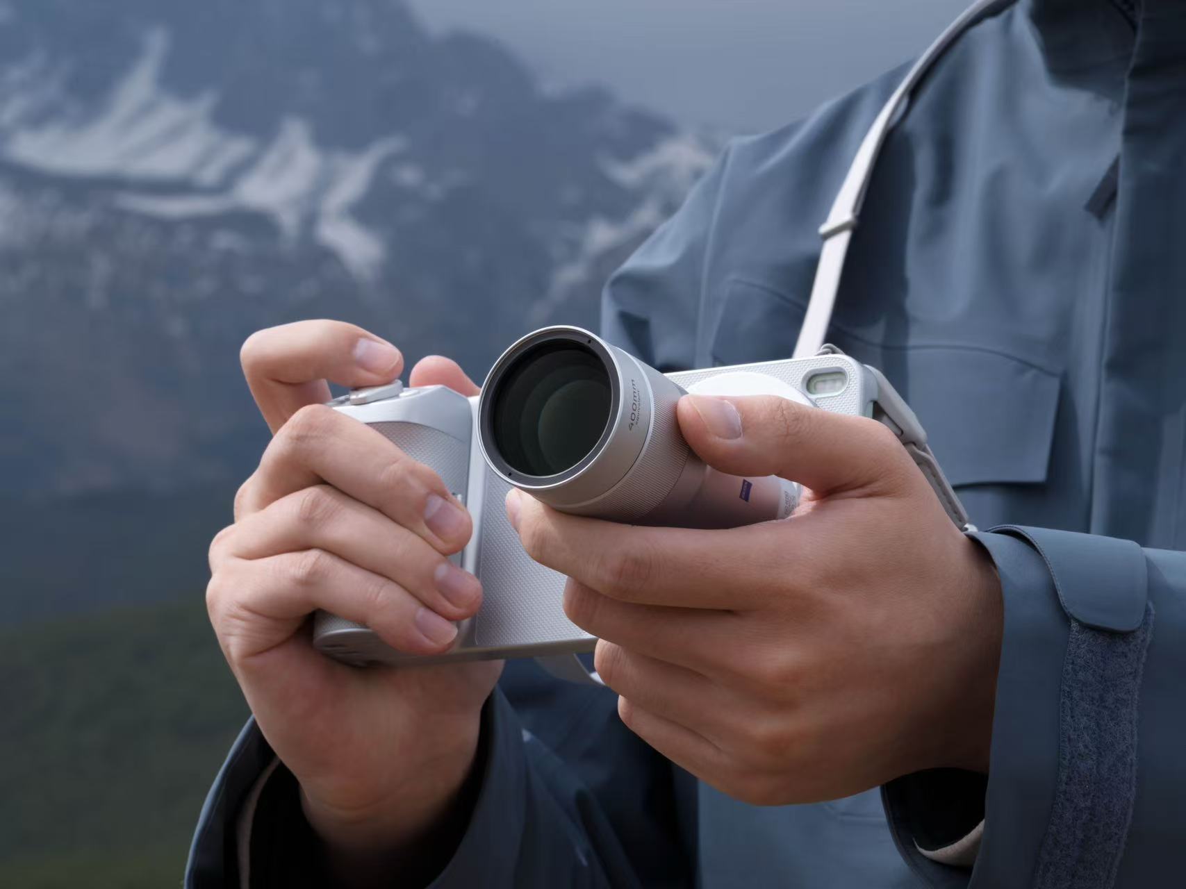 总感觉现在的手机外挂长焦镜头方向错了，我用手机拍照不用相机，就是便携，如果出门还