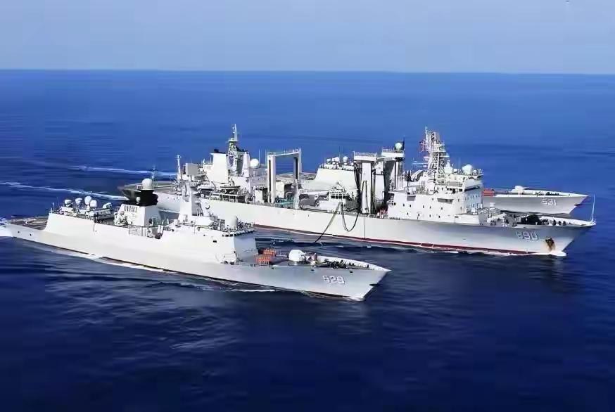 美国赚大了，美国石油被排队疯狂抢购，这不是炒作，是真的供不应求。当前的美国原