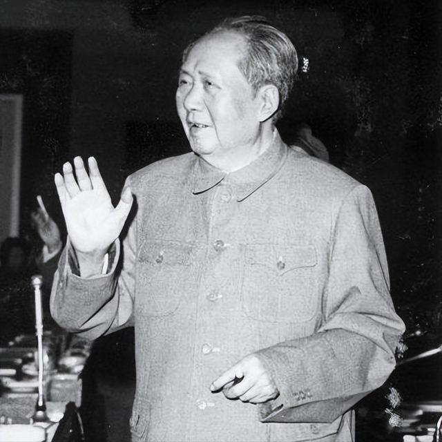 中国二十四史中，有两部书最负盛名。一部被鲁迅称为“史家之绝唱，无韵之离骚”，另一
