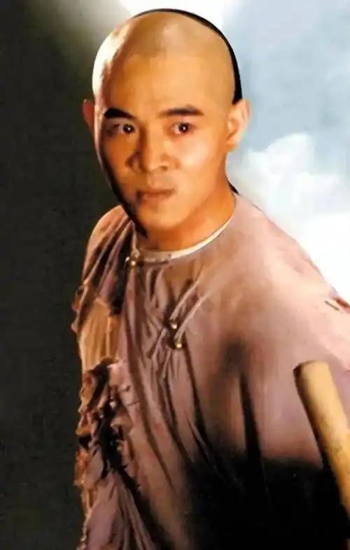 为什么李连杰不抽烟，不喝酒，不乱玩，心胸豁达，虔诚信佛，早期还是运动员，身体却这