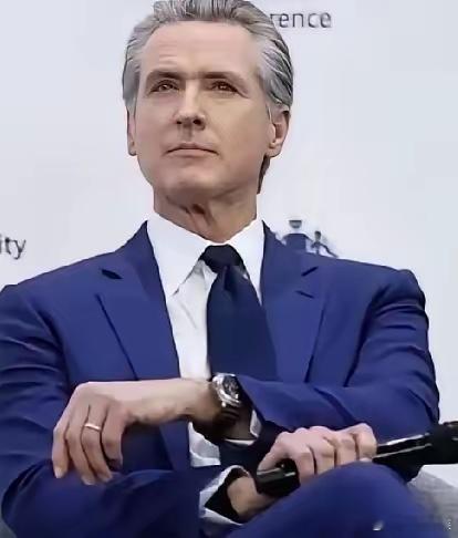 特朗普总统被加州州长纽森揭了老底，打人不打脸，揭人不揭短，但是，美国加州州长纽森