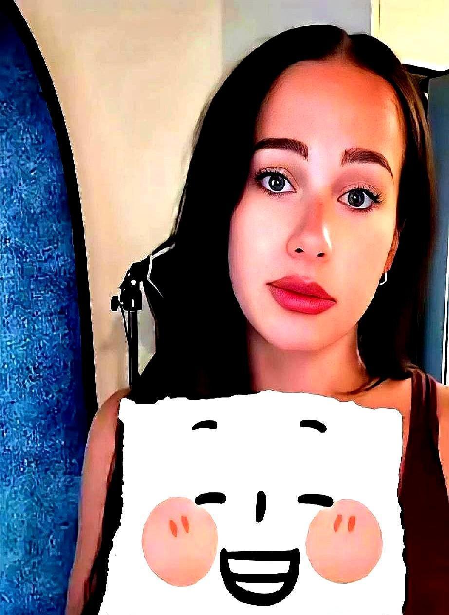 中国爆款制造工厂里，正在发生一场诡异的逆袭。在横店的片场，一张东欧面孔的日薪是