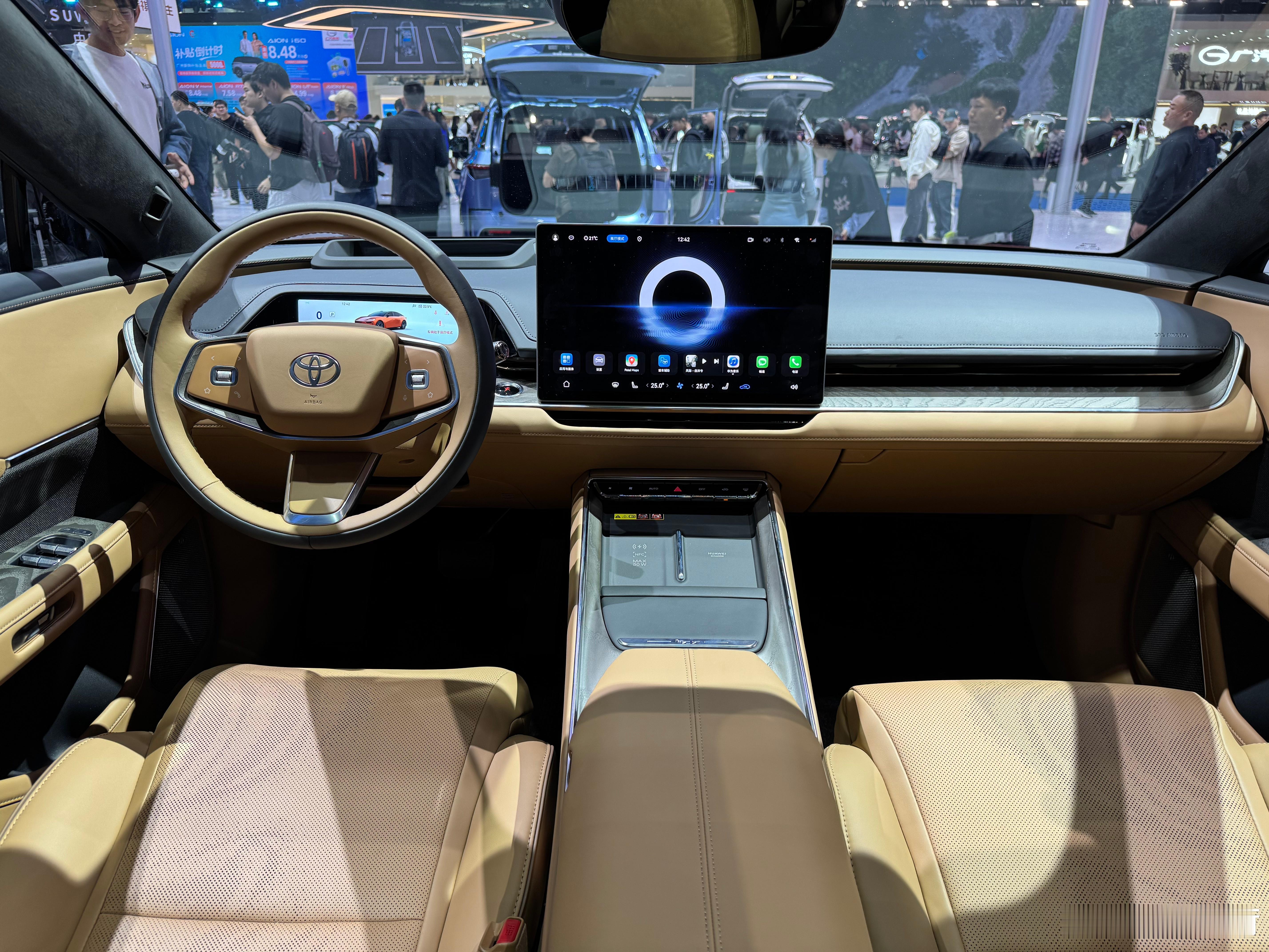 都说丰田“保守”，但是铂智7在合资品牌里所有“二番战”的新能源车里，做的更加彻底