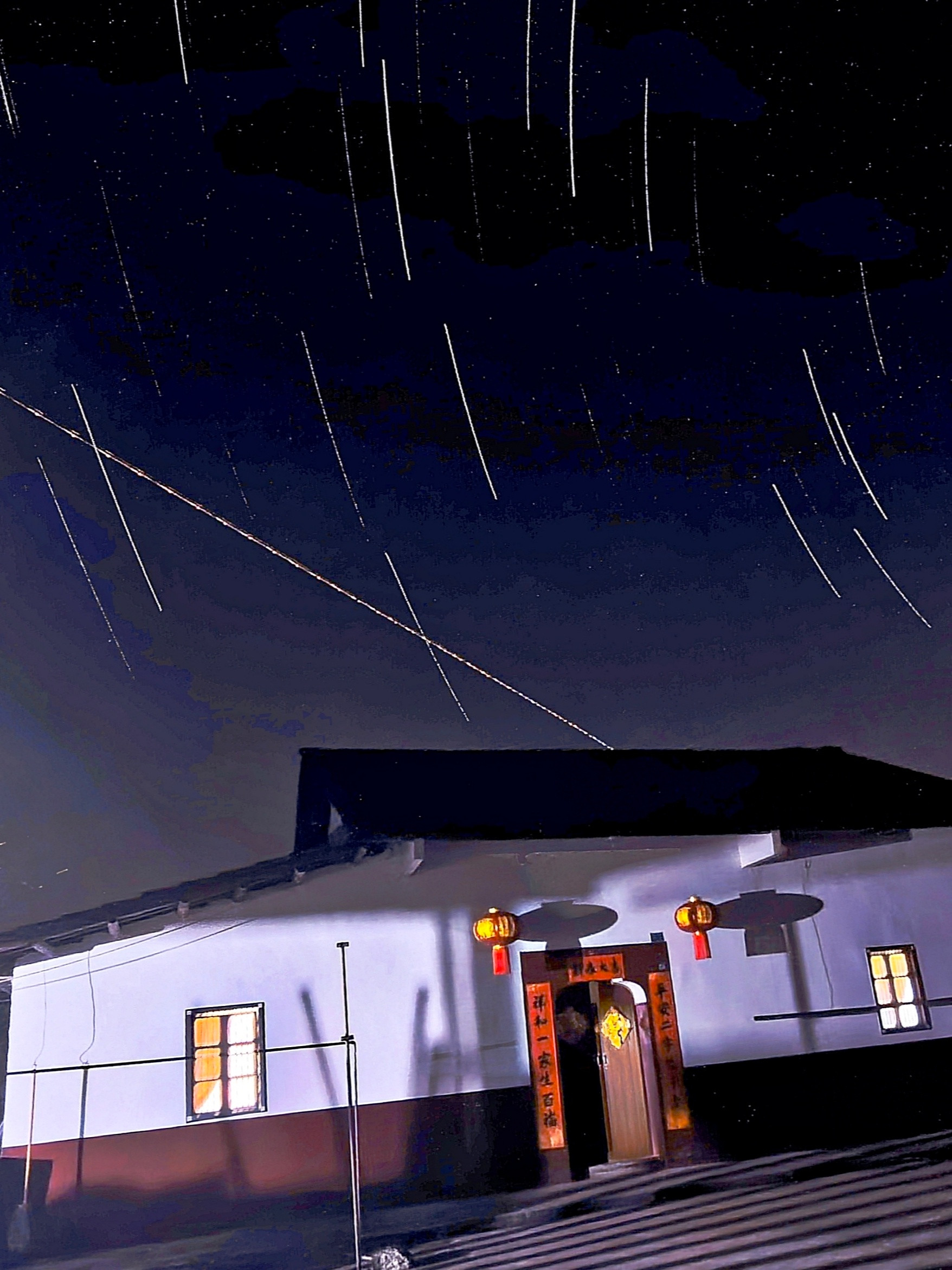 星空轨迹出片，你们猜图中直线是什么？